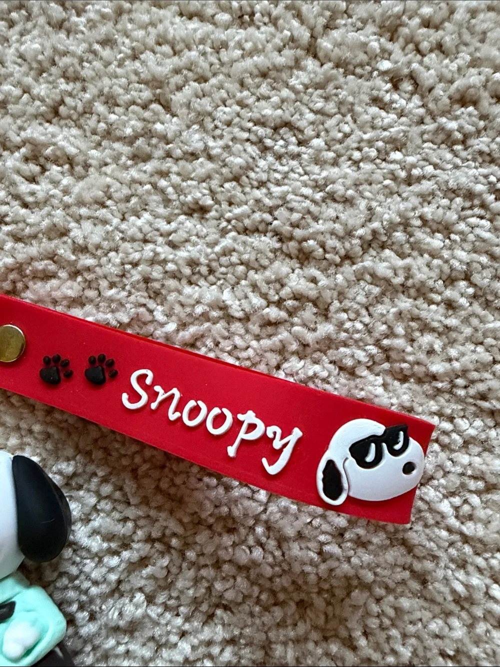 Snoopy Peanuts 75th Anniversary Green & Black Dog Keychain. Brand New